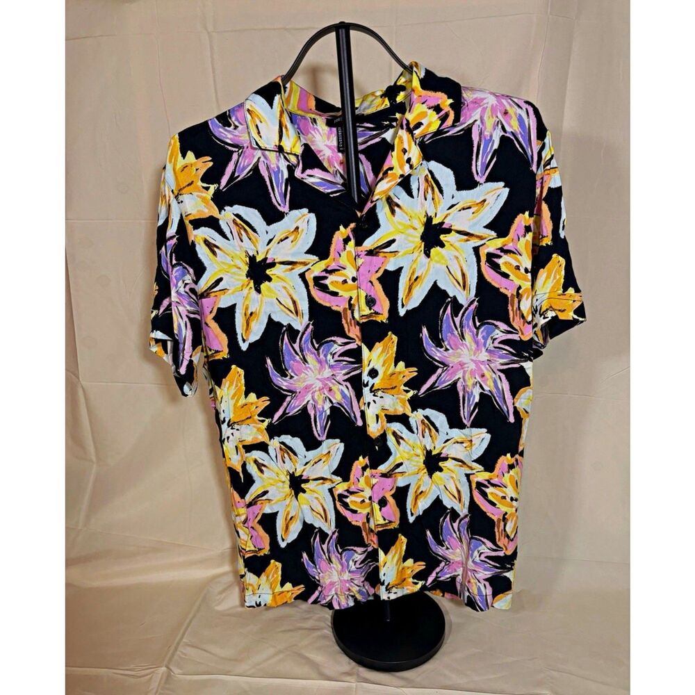 Forever 21 Men’s Black Floral Button-Up Shirt Spread Collar Short Sleeve Size S
